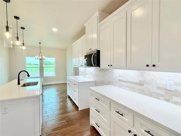 1013 Sabrina Court, Weatherford, TX 76085