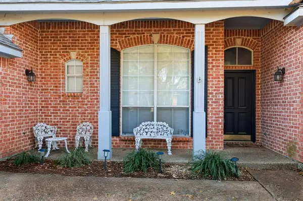 3318 Summergrove Drive, Arlington, TX 76001