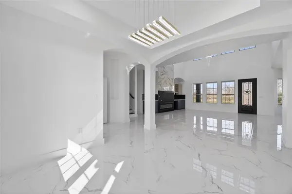 1530 S Houston School Road, Lancaster, TX 75146