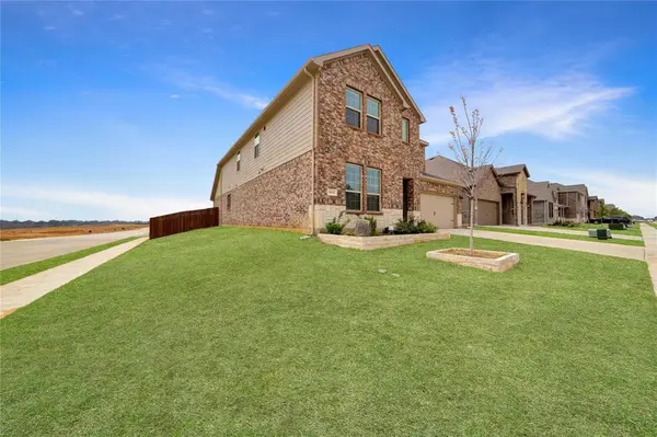 10332 Fall Brook Drive, Aubrey, TX 76227