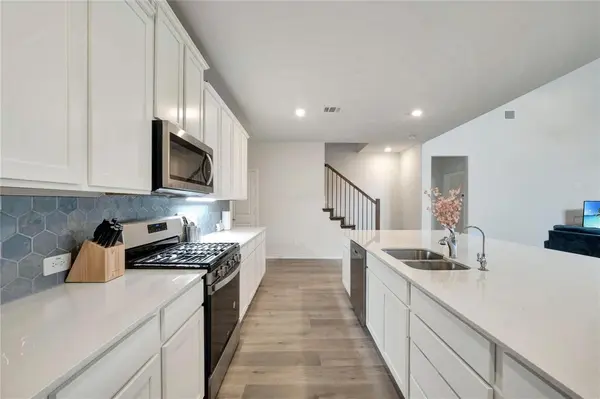 10332 Fall Brook Drive, Aubrey, TX 76227