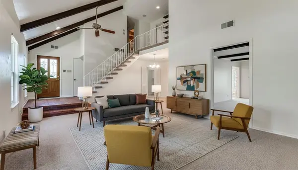 905 Live Oak Lane, Arlington, TX 76012