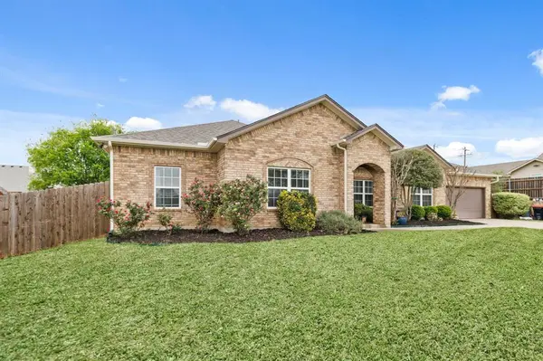 5624 Thoms Court, Fort Worth, TX 76126