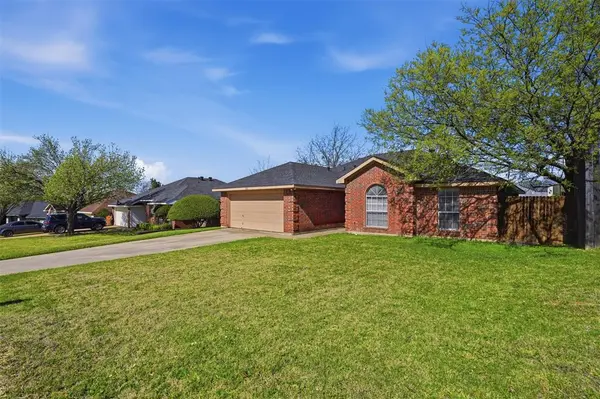 1026 Meadowbend Drive, Cedar Hill, TX 75104