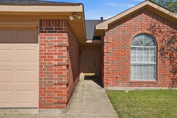 1026 Meadowbend Drive, Cedar Hill, TX 75104