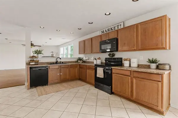 1416 Erin Drive, Burleson, TX 76028