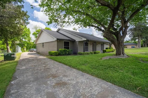 316 Brookwood Drive, Desoto, TX 75115