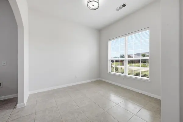 717 Roaring Springs Drive, Glenn Heights, TX 75154