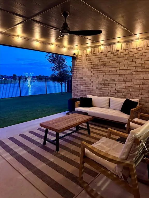 1913 Cookes Lane, Cleburne, TX 76033