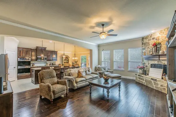 209 Wisteria Way, Red Oak, TX 75154