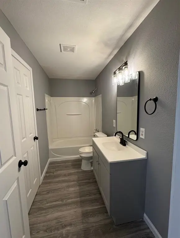 712 NE 5th Street, Springhill, LA 71075