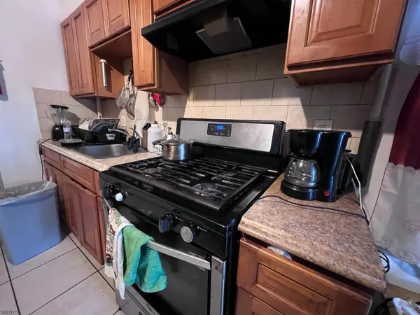 568 14Th Ave, Paterson City, NJ 07504