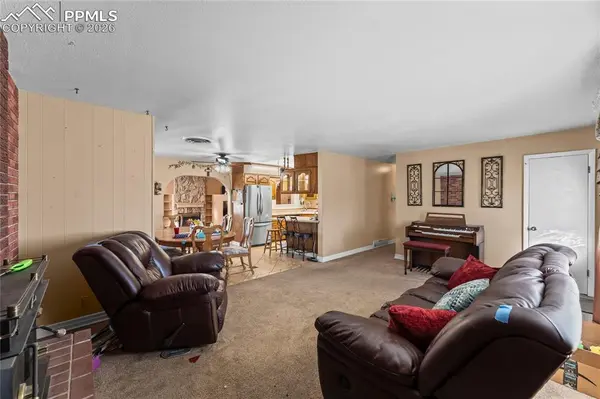 61 Radcliff LN, Pueblo, CO 81005