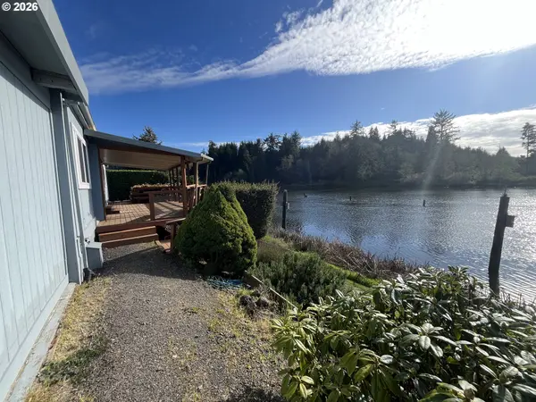 100 RIVER BEND RD #23, Reedsport, OR 97467