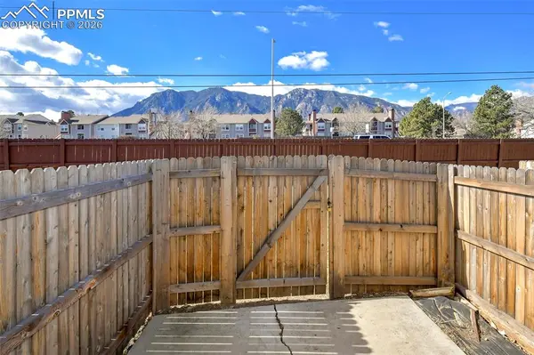 888 London Green WAY, Colorado Springs, CO 80906