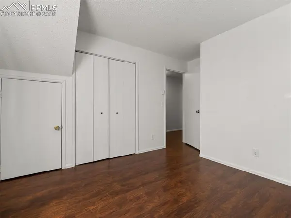 330 Mount View LN, Colorado Springs, CO 80907