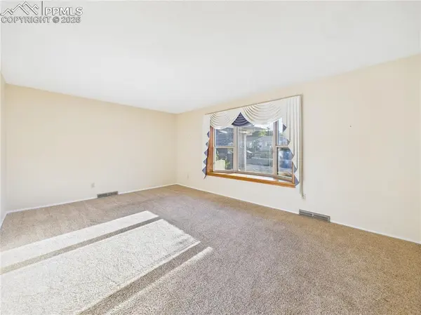 2210 Greenwich CIR, Colorado Springs, CO 80909