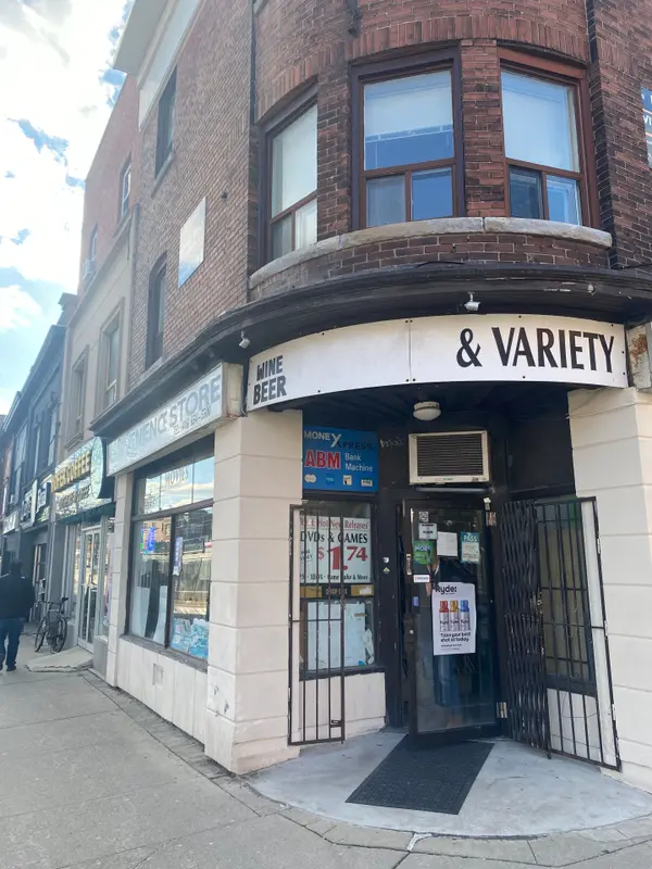 1038 St Clair AVE W, Toronto C03, ON M6E 1A5