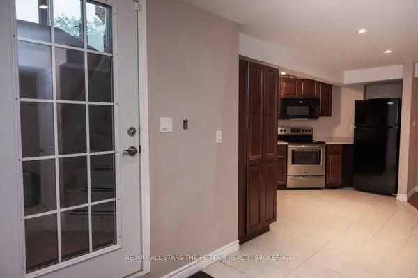 1915 Rosebank RD N, Pickering, ON L1V 1P7