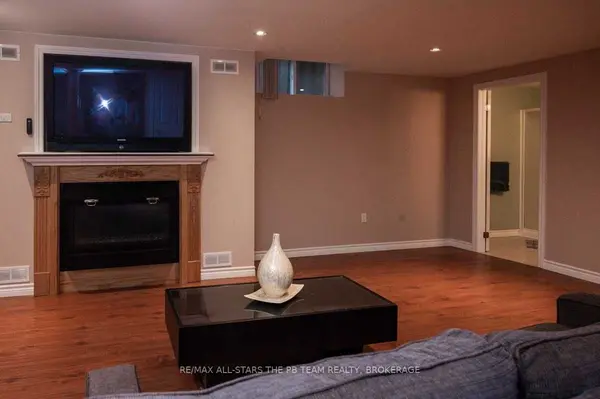 1915 Rosebank RD N, Pickering, ON L1V 1P7