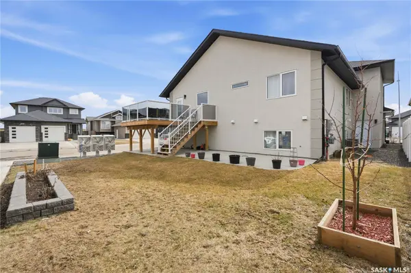 322 Glacial Shores MANOR, Saskatoon, SK S7S 1N1