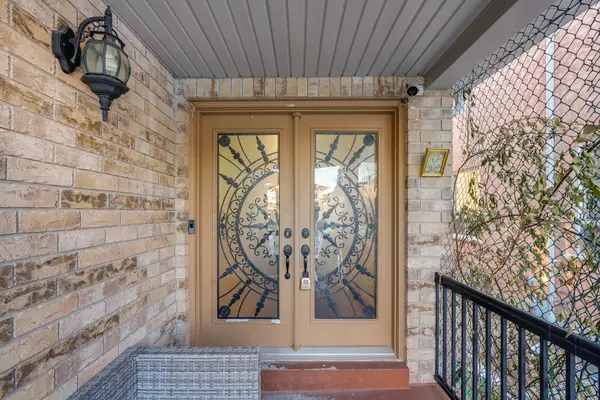 17 Riverplace CRES, Brampton, ON L6P 2N2