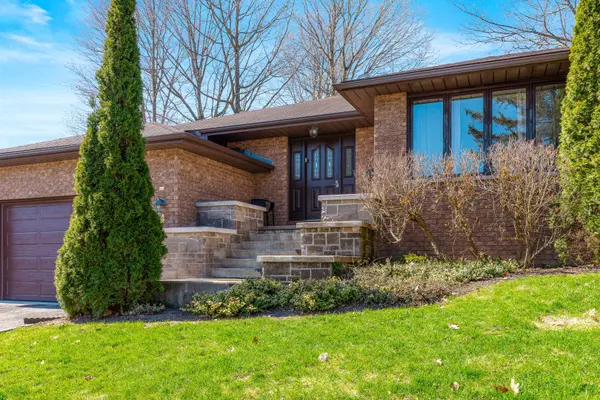 4 Malloch CT, Brockville, ON K6V 7A2