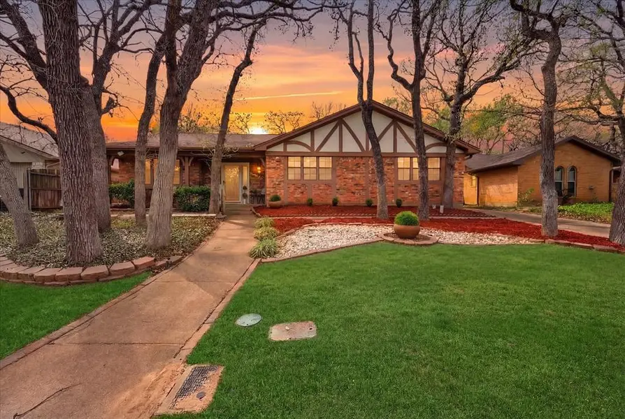 5808 Ridge Drive, Arlington, TX 76016