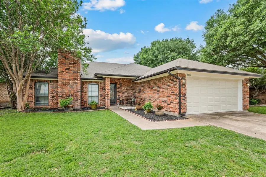 6616 High Lawn Terrace, Watauga, TX 76148