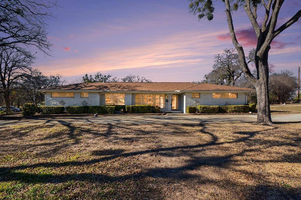 215 E Huitt Lane, Euless, TX 76040