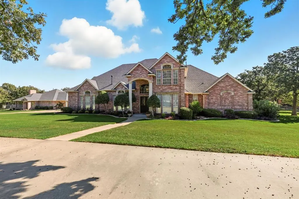 105 Enchanted Court N, Burleson, TX 76028