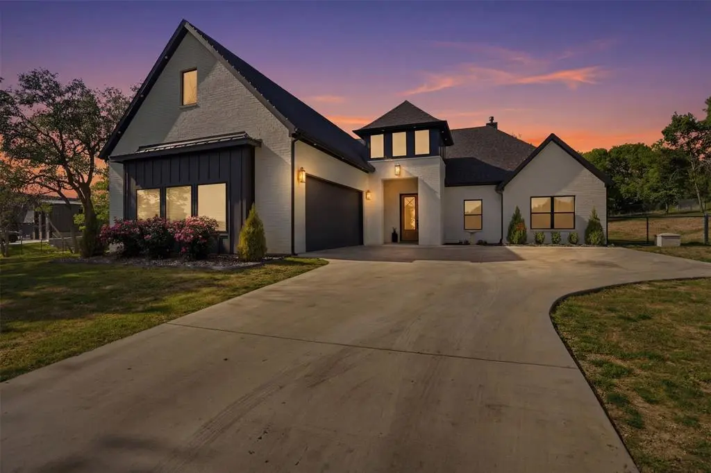 305 Glade Valley Road, Azle, TX 76020