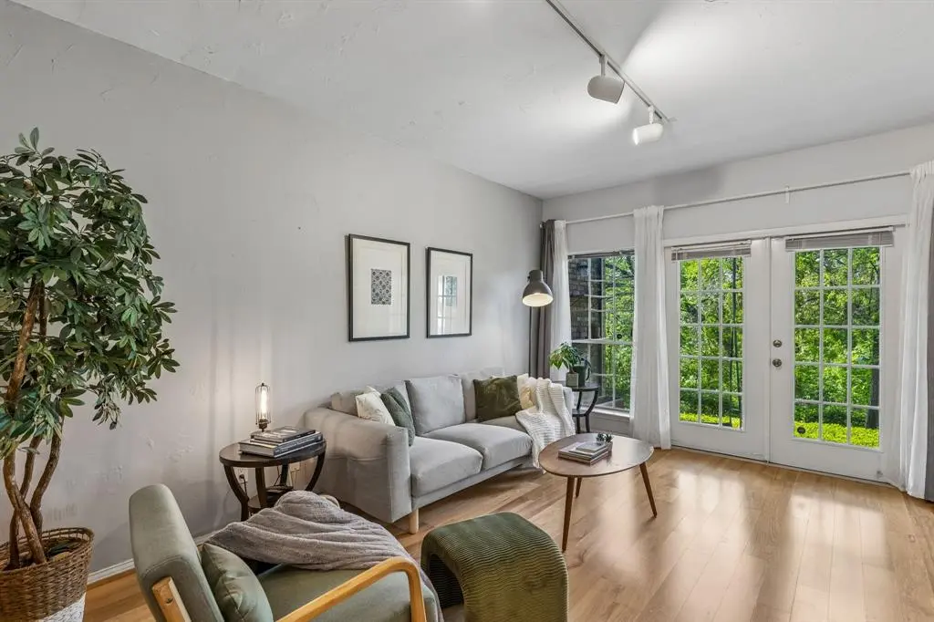 9801 Royal Lane #707, Dallas, TX 75231