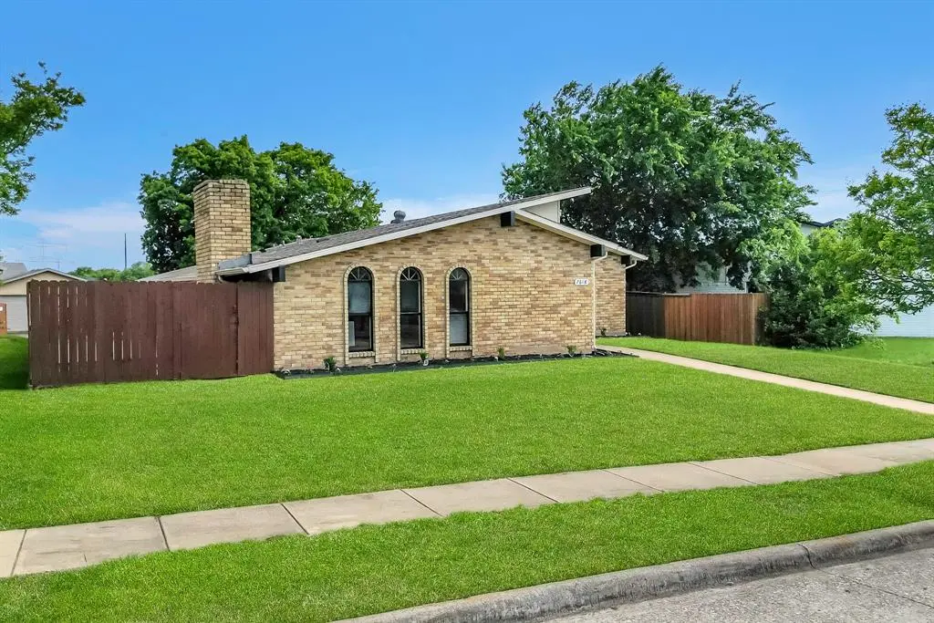 7618 Christie Lane, Dallas, TX 75249