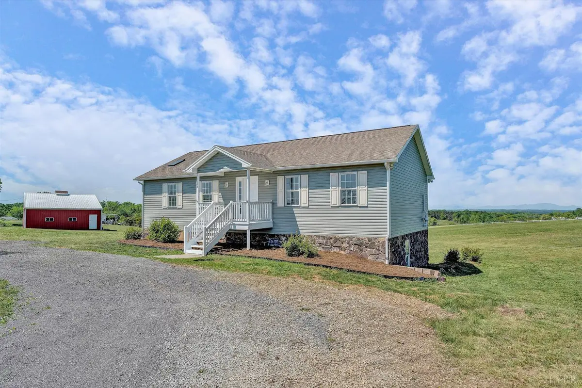 1147 Hickory Cove LN, Moneta, VA 24121