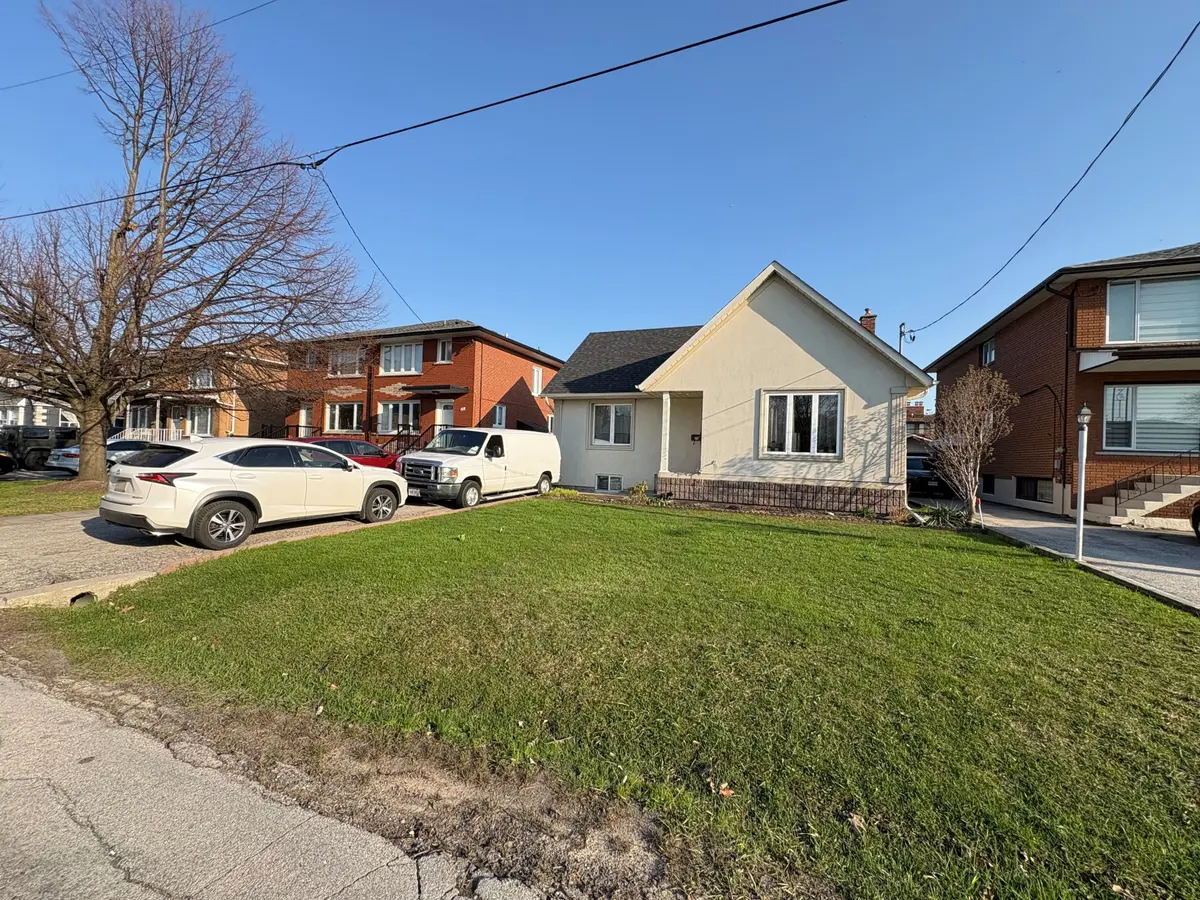 25 Burlingame RD, Toronto W06, ON M8W 1Y7