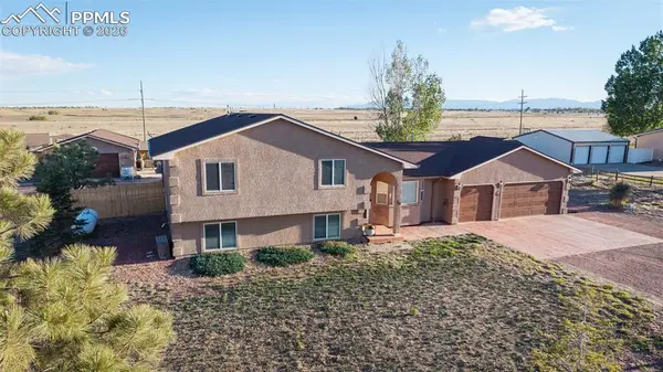 758 E Woodleaf DR, Pueblo, CO 81007