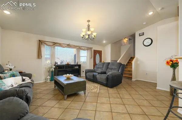 758 E Woodleaf DR, Pueblo, CO 81007