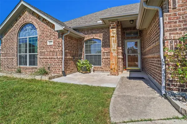 177 Lost Oak Drive, Azle, TX 76020