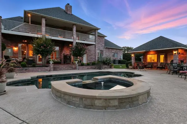 105 Enchanted Court N, Burleson, TX 76028