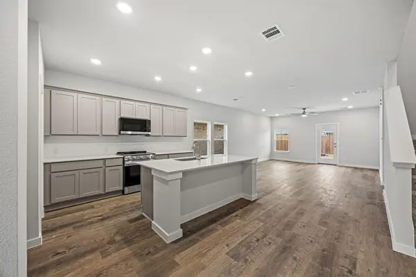 329 Amberville Drive, Red Oak, TX 75154