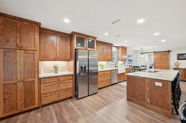 17 Lincolnshire Circle, Bedford, TX 76021