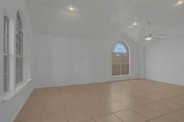 1104 Angel Fire Lane, Arlington, TX 76001