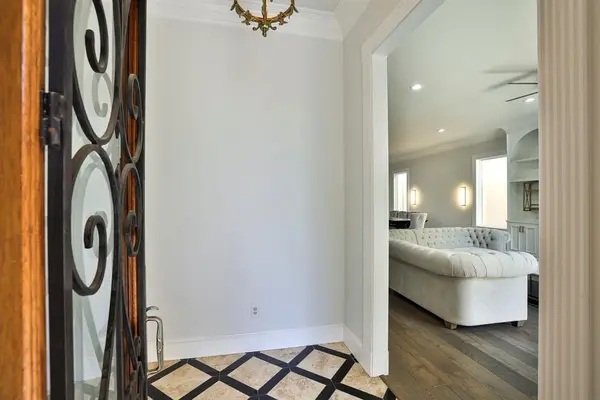 5004 Byers Avenue, Fort Worth, TX 76107