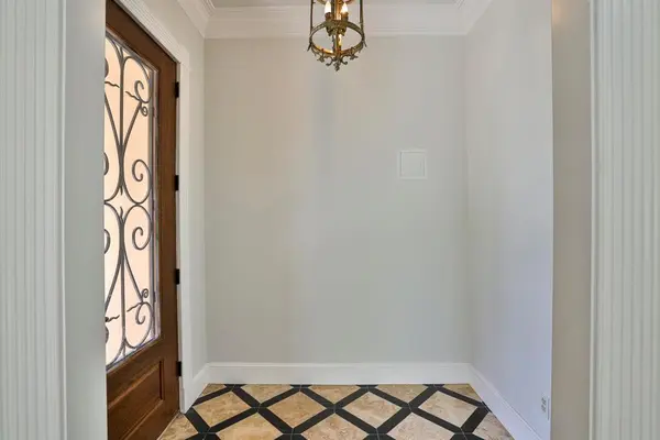 5004 Byers Avenue, Fort Worth, TX 76107