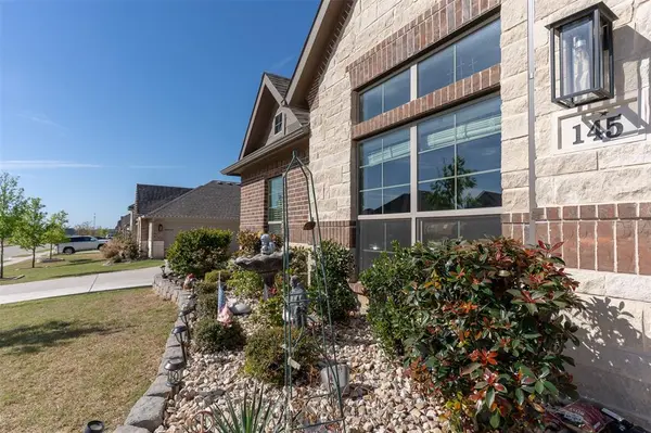 145 Mockingbird Hill Drive, Joshua, TX 76058