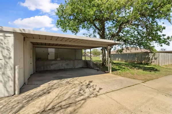 7318 Davis Boulevard, North Richland Hills, TX 76182