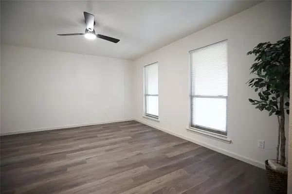 2121 Stonegate Drive N, Bedford, TX 76021