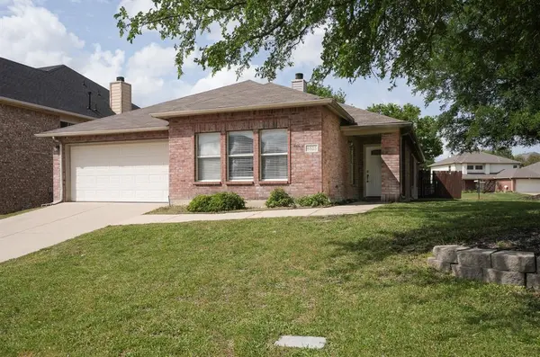 6525 Willow Oak Court, Fort Worth, TX 76112