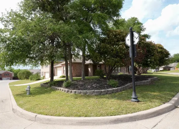 6525 Willow Oak Court, Fort Worth, TX 76112